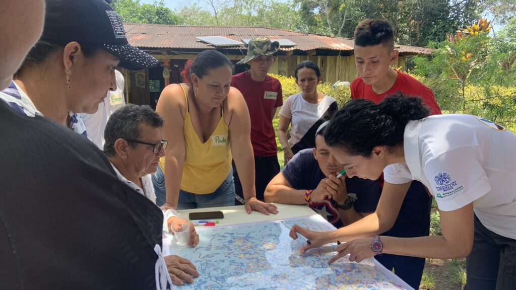 Líderes y lideresas de la UAPSS Capricho en el Guaviare reconocen su territorio a través de la cartografía